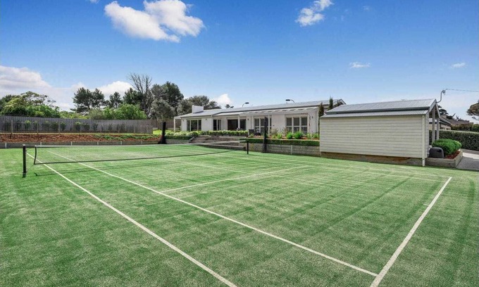Portsea Casa | Resort-style 4-bedroom, tennis court, pool, spa, gardens, alfresco in Portsea