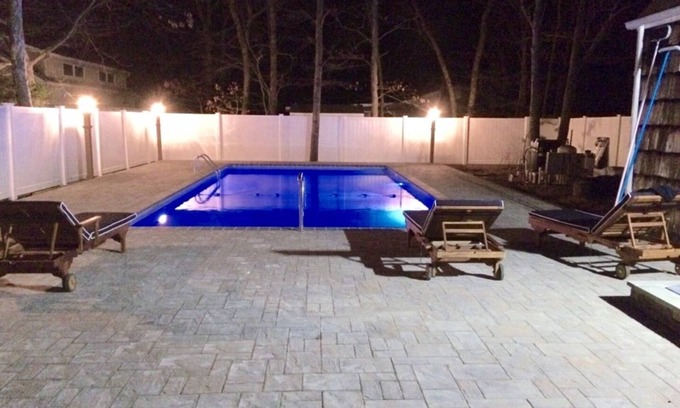 East Quogue Casa | Resort Style Backyard / Chalet todo recientemente renovado / piscina privada climatizada