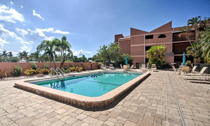 Burnt Store Marina Apartamento | Resort-Style Condo with Pool 19 Miles to Fort Myers