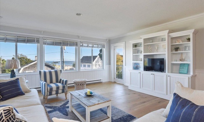 West Harwich Condominio | Resort-Style Condo with Water Views, Private Beach-Ideal for Long Stays!