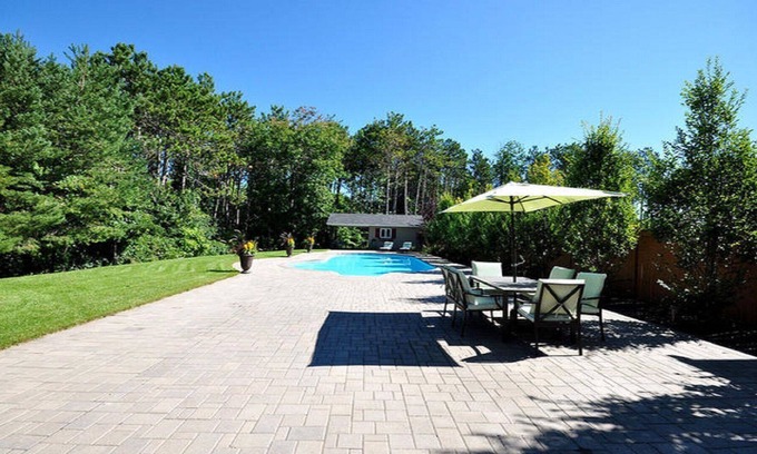Barrie Casa | Escapada renovada estilo resort Barrie w / Pool!