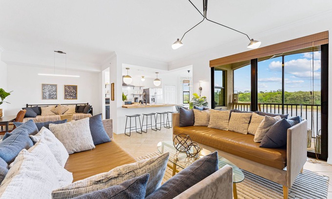Lakewood Ranch Condominio | Resort Style Golf Retreat including tennis and pickle ball!