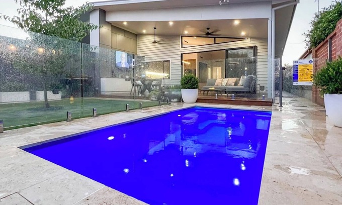 Wagga Wagga Casa | Resort Style Home - CBD Wagga