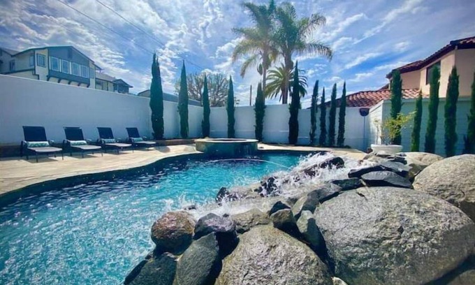 Fire Mountain Casa | Resort Style Home with Hot Jacuzzi, Relaxing Pool & Patio and Cozy Living Spaces