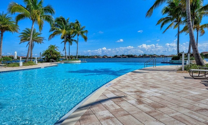 Nokomis Casa | Resort-style House on the lakefront