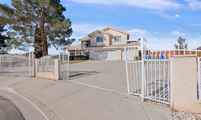 Apple Valley Casa | Resort Style House In High Dessert