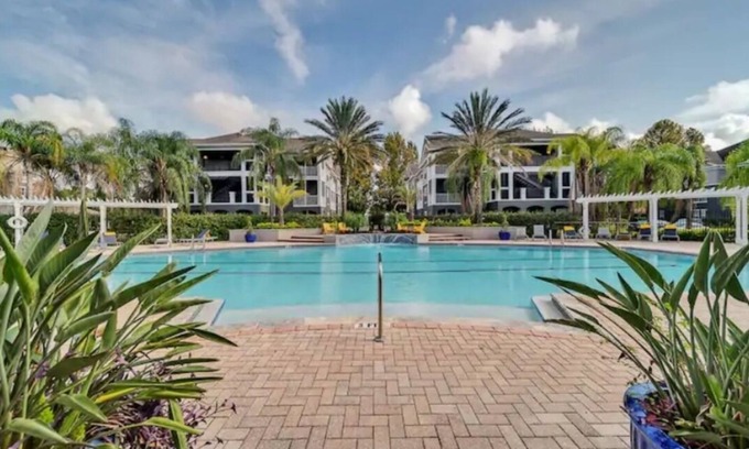 Tampa Condominio | Resort style / King Bed / Modern/ Pickleball