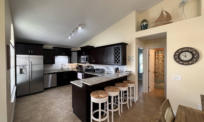 Palm Harbor Casa | Resort style living. Pet friendly!