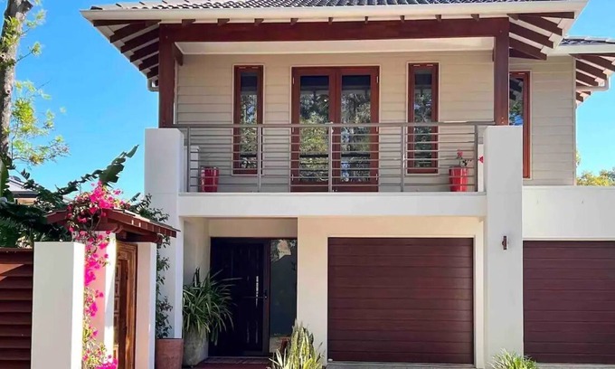 Ballina Casa | Resort Style Oasis, In-Town Hide-Away
