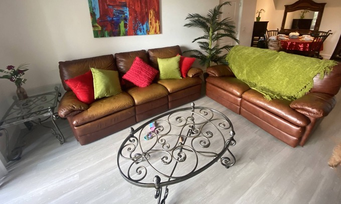 Miami Lakes Apartamento | Resort style oversized unit with pool, hammock and gym access