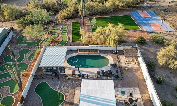 Pinnacle Peak Casa | Experience Endless Fun - Pool, 9 Hole Mini Golf, Basketball Court and More!