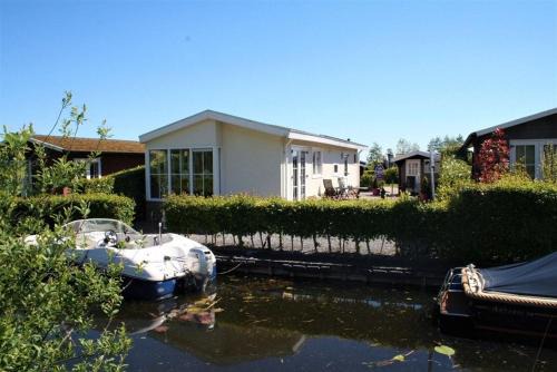 Giethoorn Chalet De Esquí | Resort Venetie Chalet nr.42