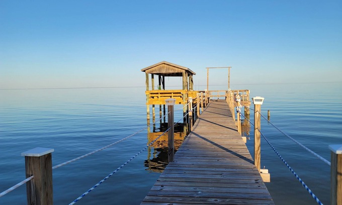 Theodore Casa | Resort, Waterfront Private Pier, Kayaks, Wi-Fi, Dedicated workspace.