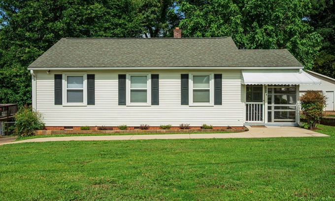 Sans Souci Casa | Respite Inn- Monthly Rental 3 Miles to DT GVL