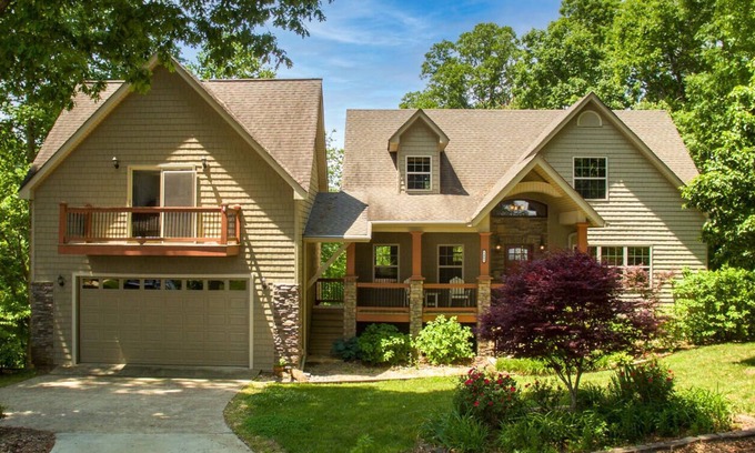 Young Harris Casa | Respite Ridge with Game Room - Stunning View