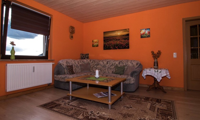 Bernsbach Apartamento | Descanso y relax en el balcón de las montañas Ore.