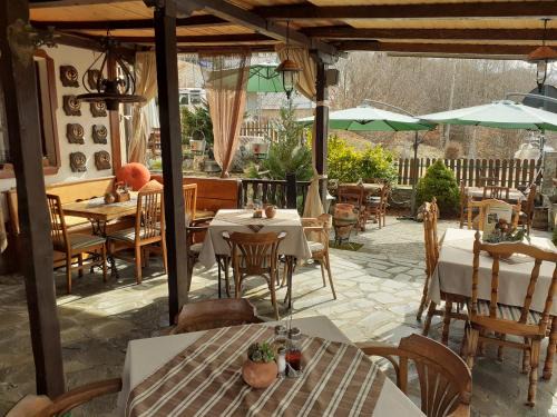 Lazaropole Cama Y Desayuno | Restaurant and Apartments - T'ga za Jug Lazaropole