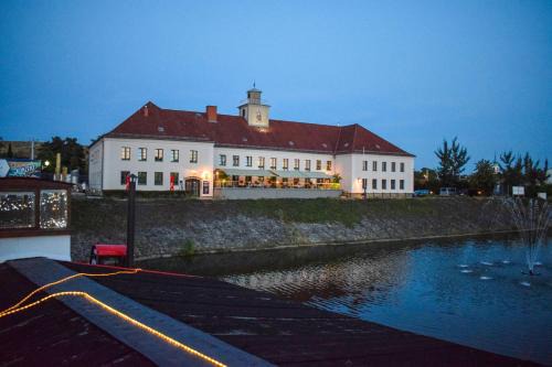 Friedrichstadt Casa | Restaurant und Pension Alberthafen