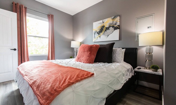 University Heights Apartamento | Restaurants-Fast-WiFi-A/C-Park-Professionals