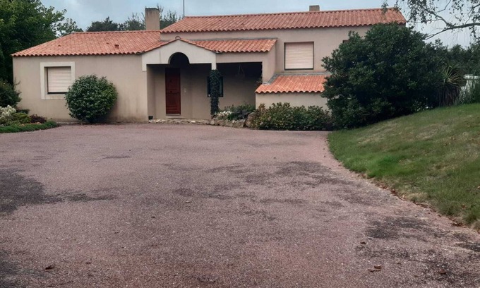 Les Clouzeaux Casa | Restful and secure country house