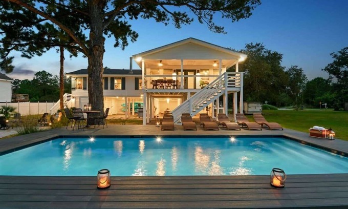 Shoreline Park Casa | Restful Retreat | Pool & Game Room