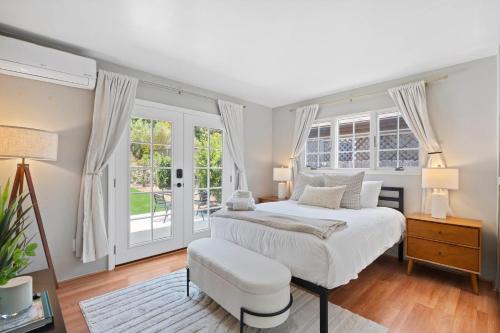 University City Casa | Restful Retreat - Vibrant - Tranquil Yard