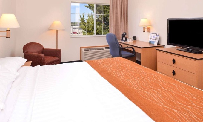 Atlantic Hotel | Restful Room w/ Kitchenette and BBQ Grill Near Downtown – Perfect for Business