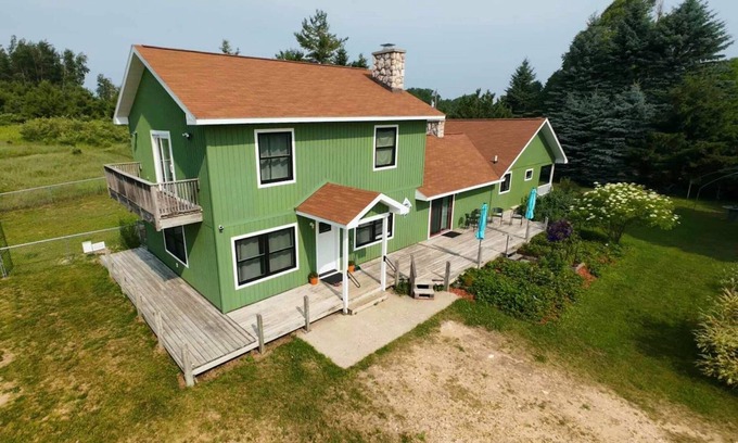 Levering Casa | Restful Rural Retreat in Bliss-between Mackinaw City and Petoskey