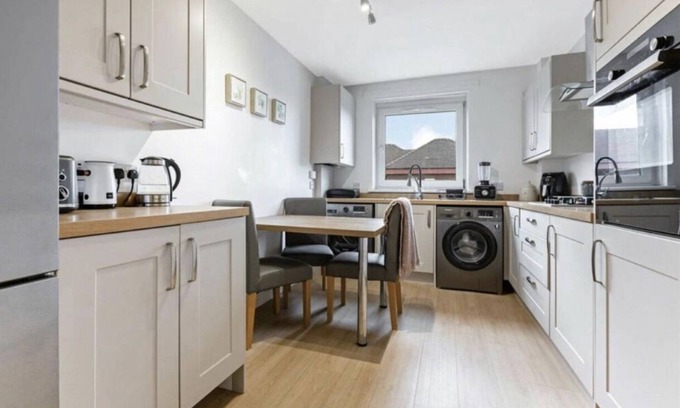 Bellshill Apartamento | RestfullHaven:your own room in an apartment having double/shared bathroom/kitchn