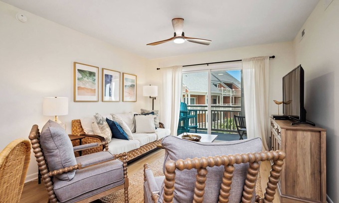 Caswell Beach Condominio | Beachy McBeach Face: 2 BR / 2 BA condo en Caswell Beach, capacidad para 6
