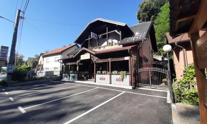 Doboj Cama Y Desayuno | Restoran i sobe "Tocak"