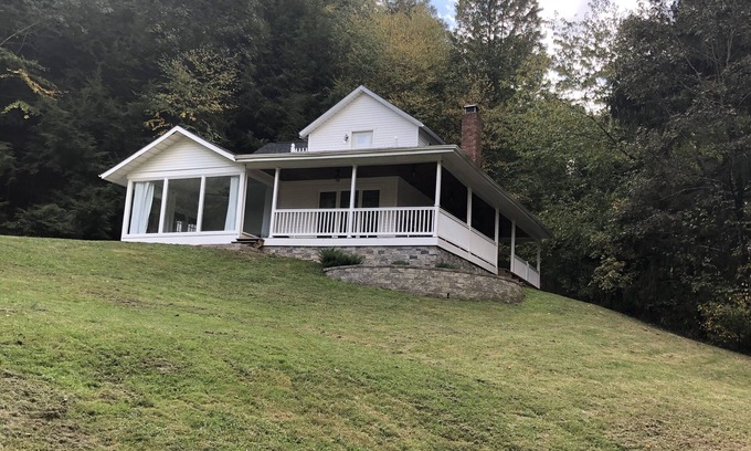 Rockbridge Otro | Restored 1800s Farmhouse in Beautiful Hocking Hills