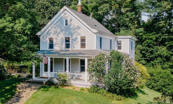 Ulster Park Casa | Restored 1890's Farmhouse near Kingston