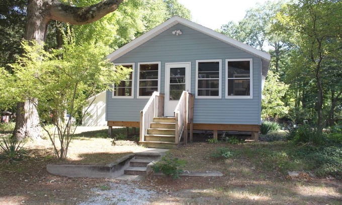 Kendall Casa | Restored 1920's peaceful, lakeside cottage