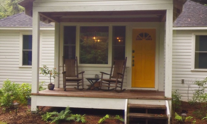 Livingston Manor Cabaña | Restored 1950s Countryside Cottage Retreat