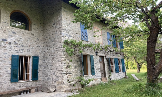 Les Thuiles Casa | Restored farmhouse with large garden near Barcelonnette