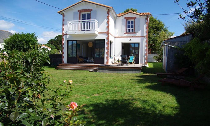 Prefailles Casa | Casa restaurada en el corazón del pueblo y 150 metros de las playas y tiendas