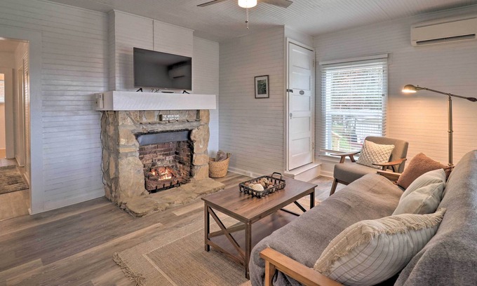 Bryson City Cabaña | Restored Mountain Farmhouse - 2 Mi to Bryson City!