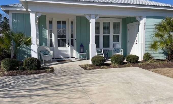 North Myrtle Beach Cabaña | Retreat 2209 - Adorable Cottage in Barefoot Resort