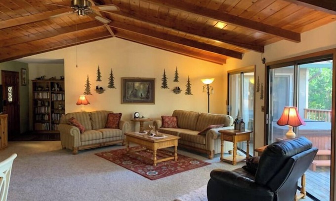 Glencoe Casa | Retreat 35 ml to Kirkwood Ski Resort – Scenic Drives & Hiking Trails Nearby