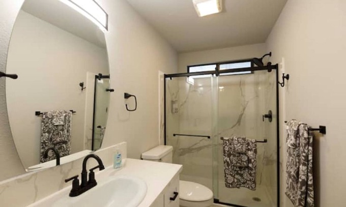 Cascade Casa | Retreat 5 bed, 4 room 3.8 mi. from Redding Airport