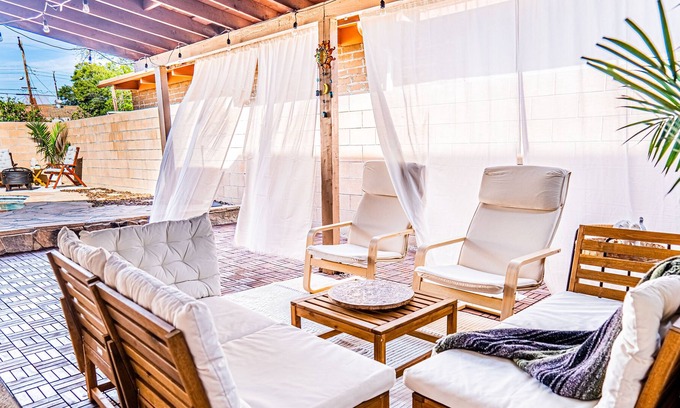 Midway Apartamento | Retreat at your bright & breezy guest suite