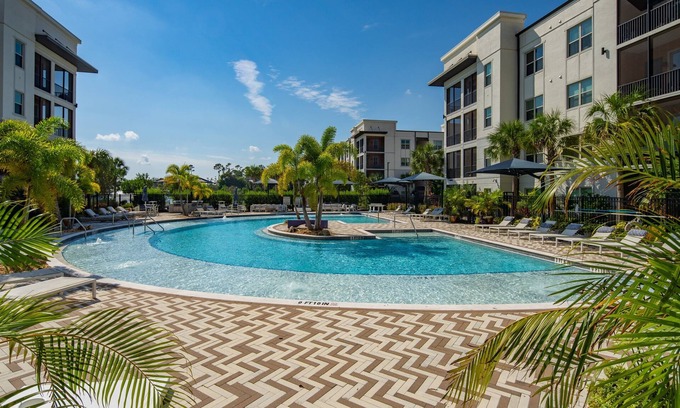 Naples Apartamento | Retreat for up to 16: 5BR/4BA, Pool, Gym, Theater