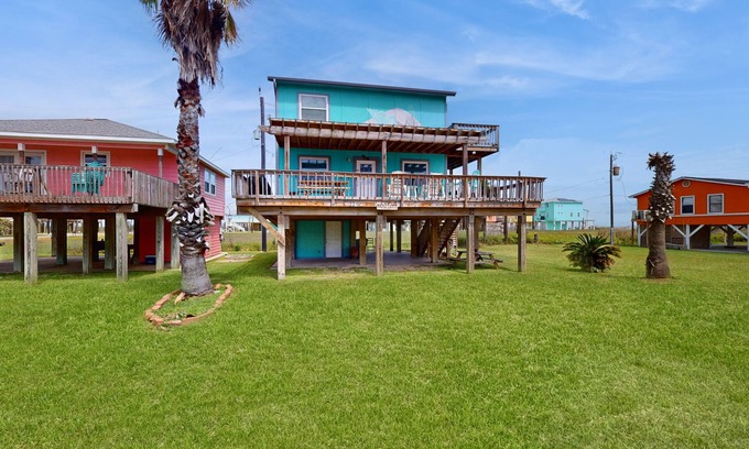 Surfside Beach Casa | Retreat | Gulf Views | Large Deck | Family Fun