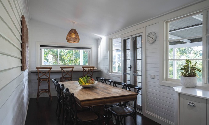 Duranbah Cabaña | Retreat in a stunning cottage, minutes from beaches and Gold Coast Airport.