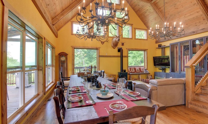 Settlers Ridge Cabina | Waynesville Executive Retreat Cabin con vistas de 360 °!