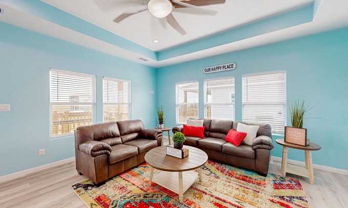 Gilchrist Casa | Retreat | Large Deck | Family Fun