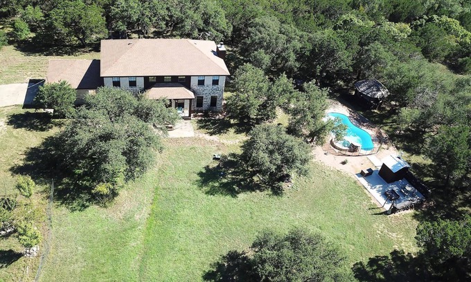 Oatmeal Casa | RETIRAR AL LADO DE LA BODEGA CREEK PLANA, piscina, acceso al lago, cocina al aire libre, pozo de fuego