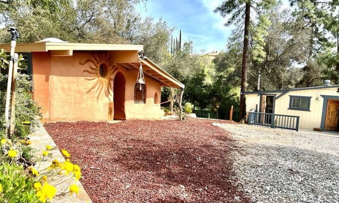 Lake Elsinore Cabaña | Retreat on mountain Earth and Dom houses