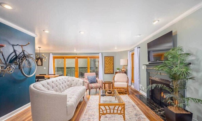 Appleton Casa | Retreat on River Drive